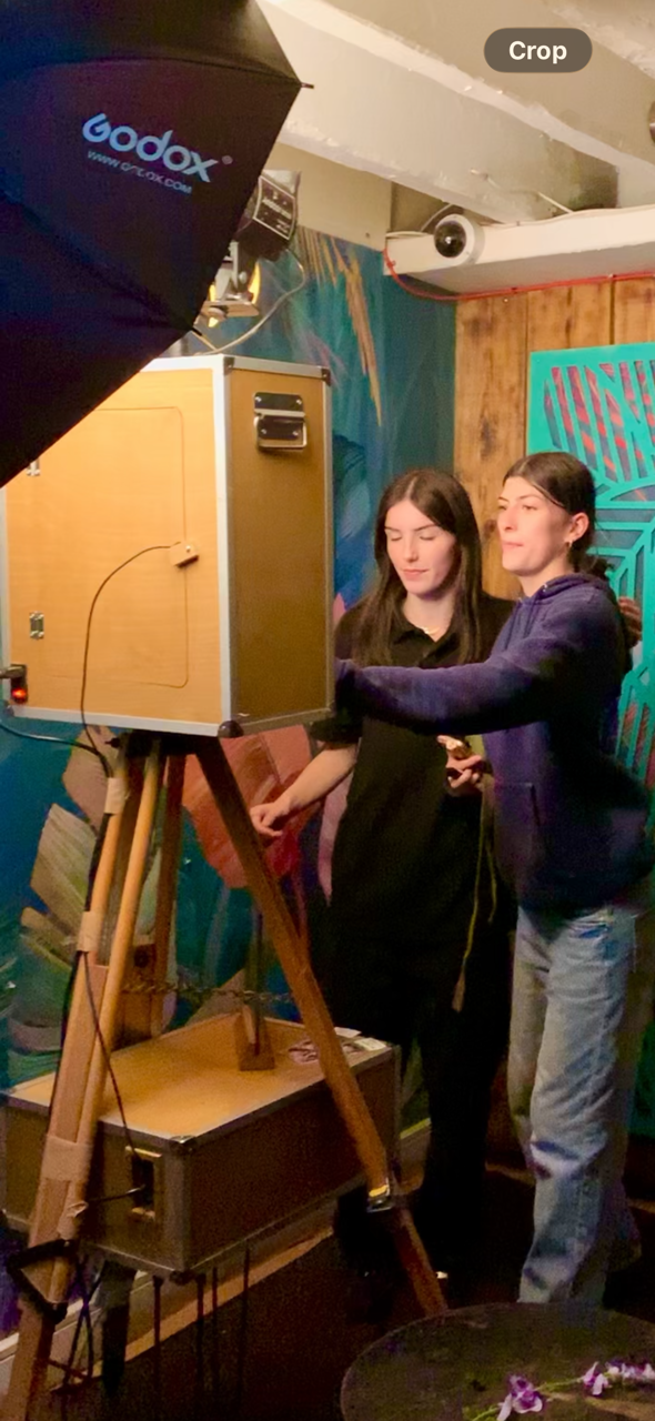 Two guests using the unimoments selfie pod