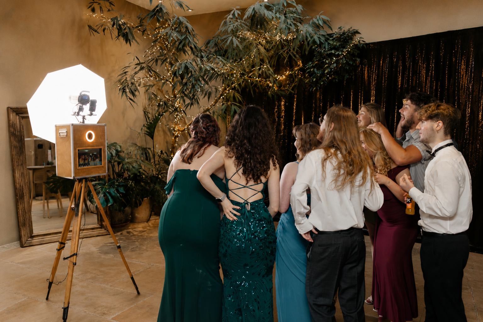 Guests at a wedding reception enjoying the unimoments selfie pod